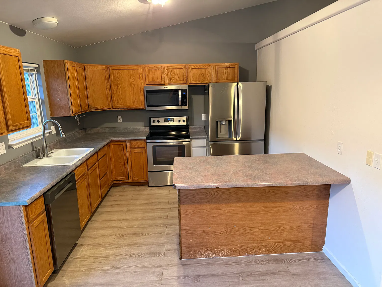3 bed, 1288 sqft, $1,995 — Photo 4
