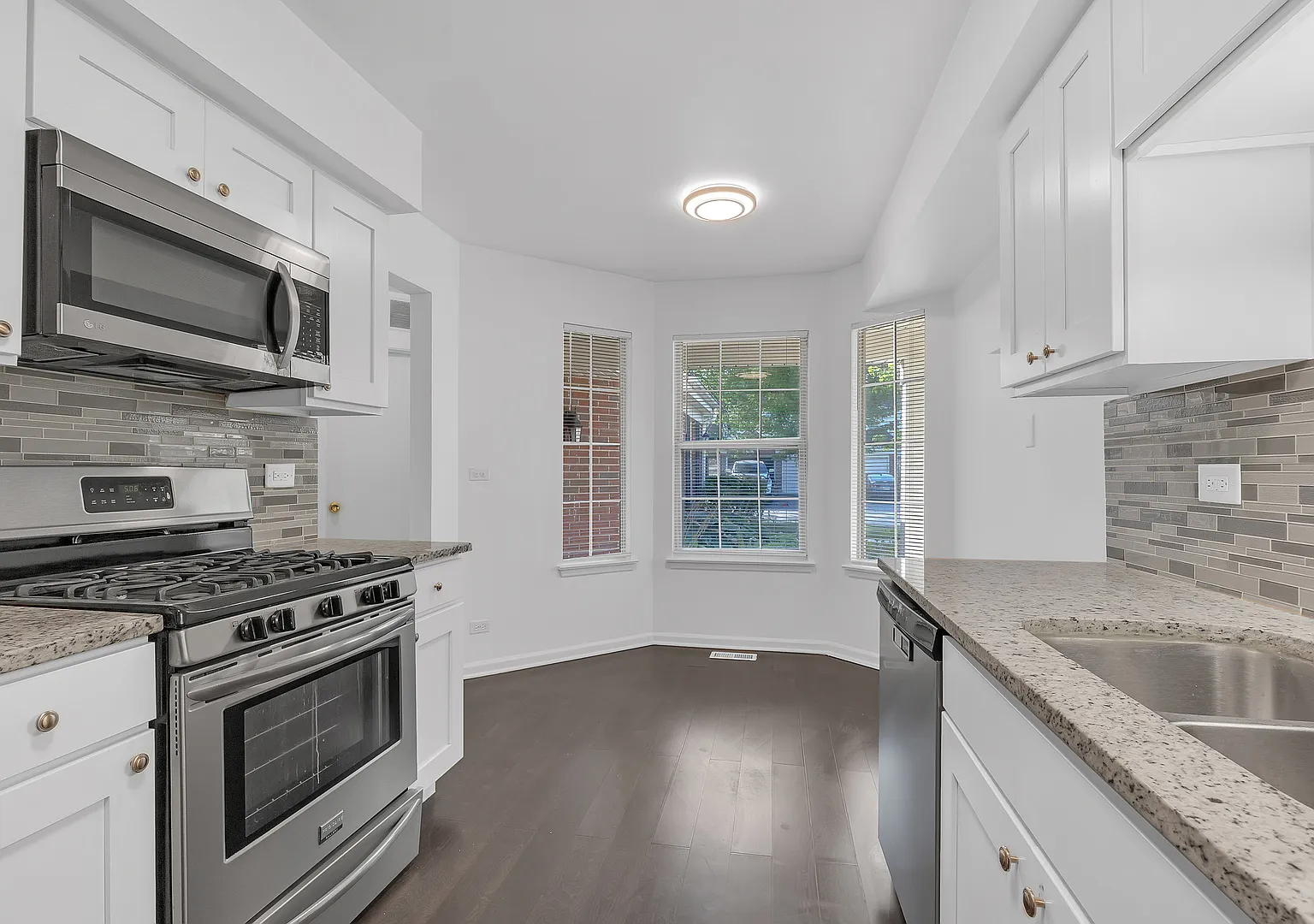 3 bed, 2.5 bath, 1458 sqft, $3,400 — Photo 3