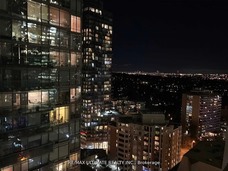 1 Yorkville Ave #1907 — Photo 2