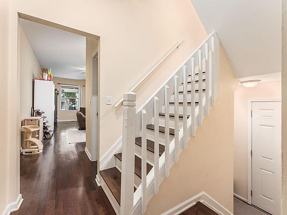 3rd image of 397 Stoddart Ave