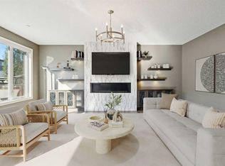 383 E Evansglen Dr NW, Calgary, AB T3P0X7