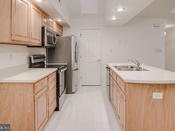 5th image of 1636 Langley Dr