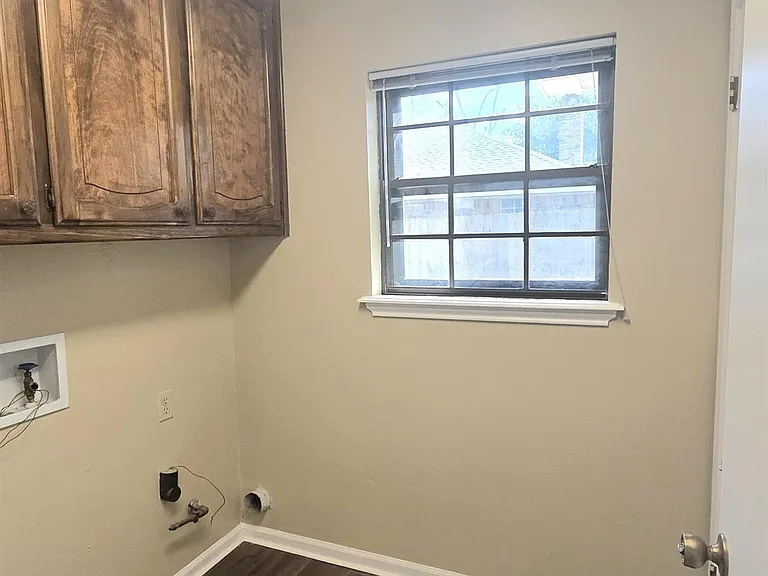 12119 Mallory Ave — Photo 24