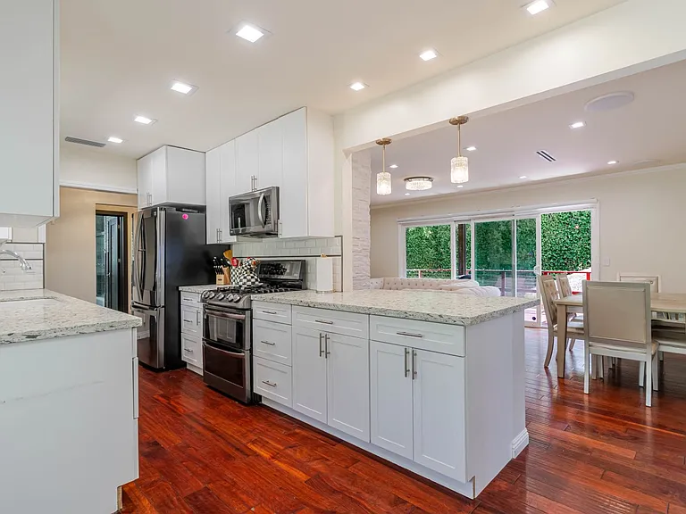 660 Woodbury Rd — Photo 9