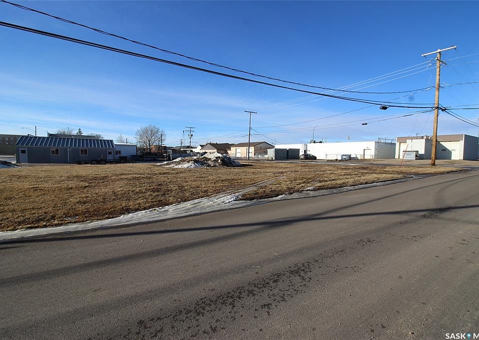 1st image of 185 2nd AVENUE E