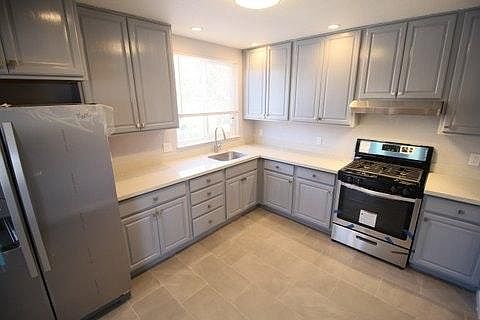 4th image of 450 Plymouth Ave Floor 1