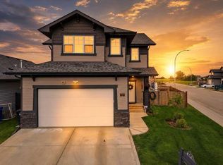 217 Augustus Way, Penhold, AB T0M1R0
