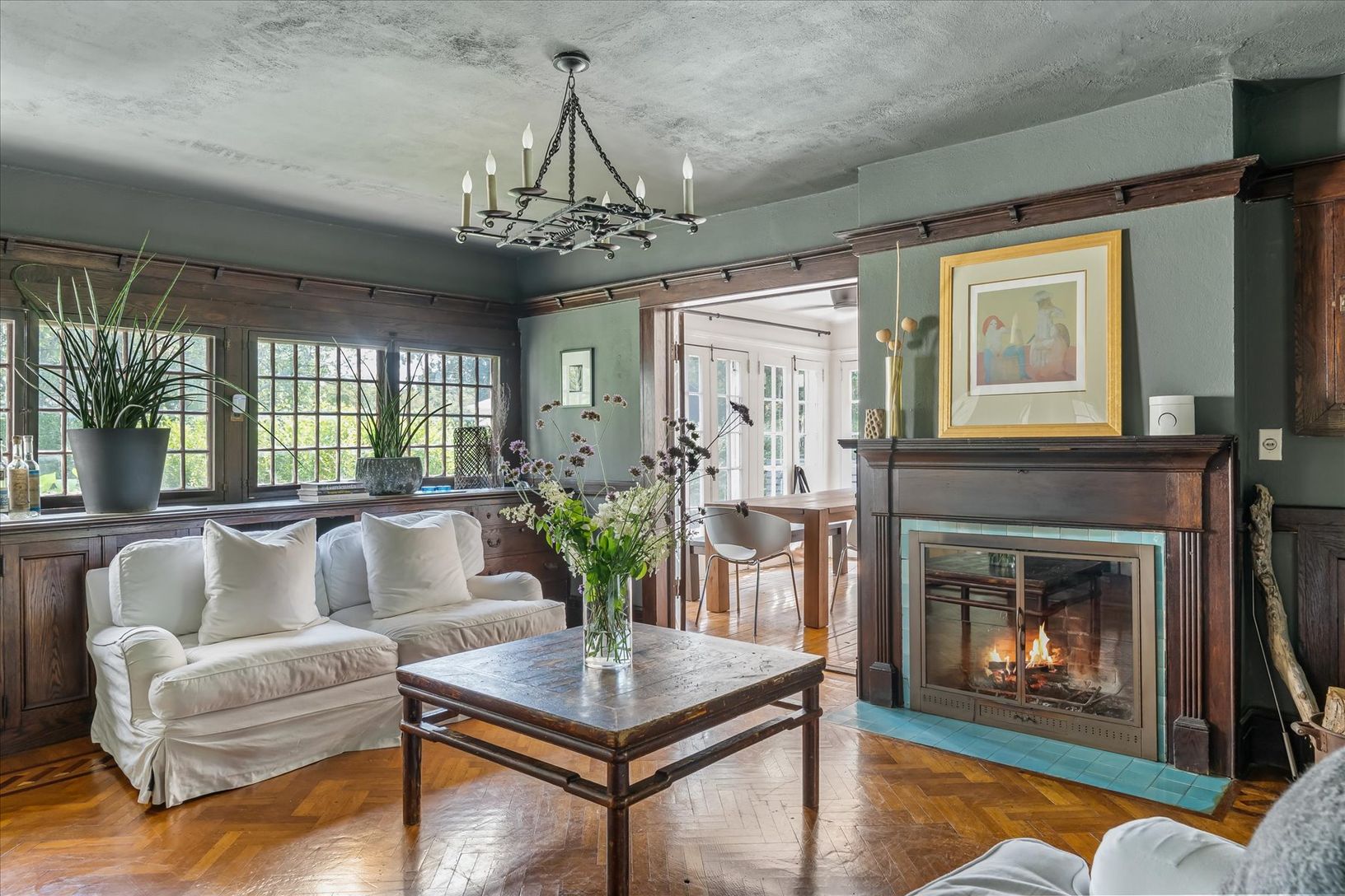  6 working fireplaces 