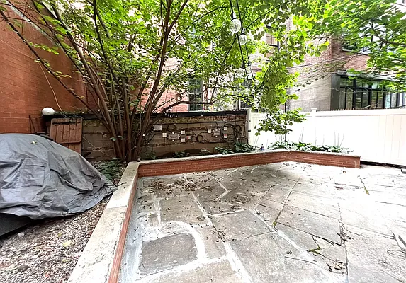 Rented by KNOCKKNOCK LLC | media 12