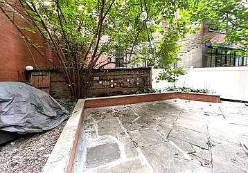 Rented by KNOCKKNOCK LLC