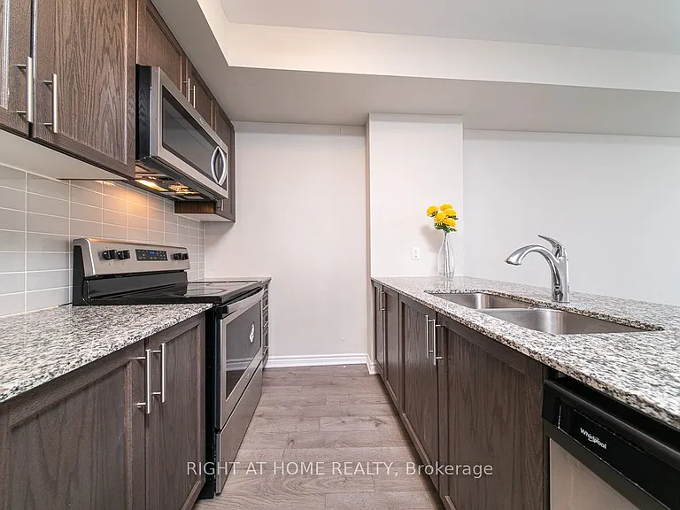 150 Oak Park Blvd #204 — Photo 9