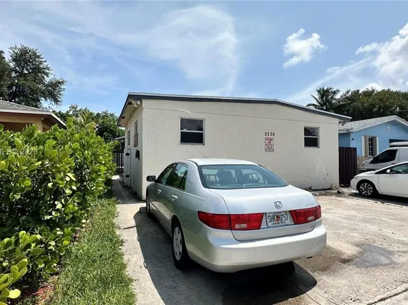 2220 Charleston St #2, Hollywood, FL 33020