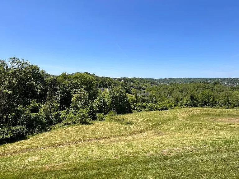 437 Greenwood Dr — Photo 5