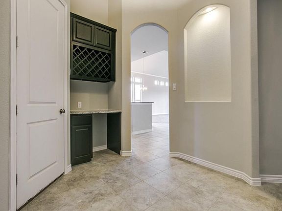 3rd image of 305 Blueberry Ln