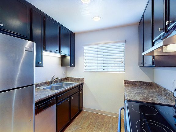 4th image of 483 S Meadowbrook Dr #1