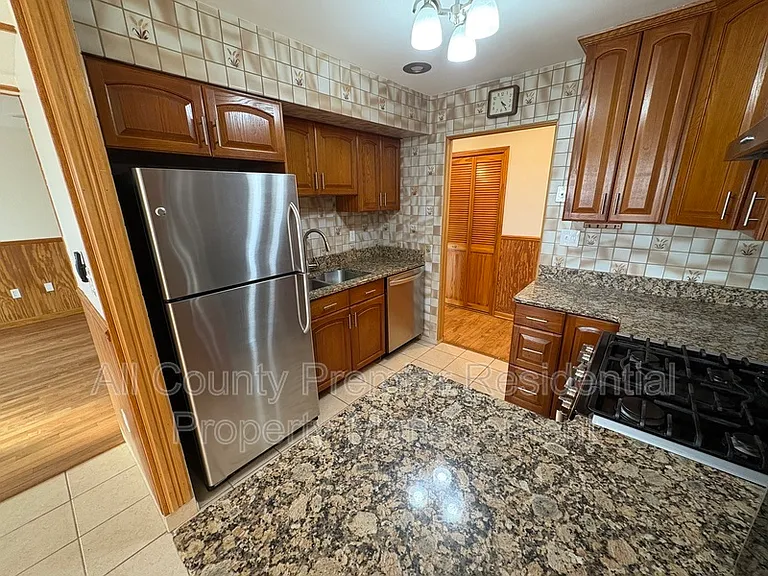 409 Hidden Village Dr — Photo 3