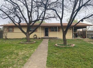 512 Elm St, Idalou, TX 79329
