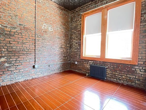 3rd image of 295 Manhattan Ave #1