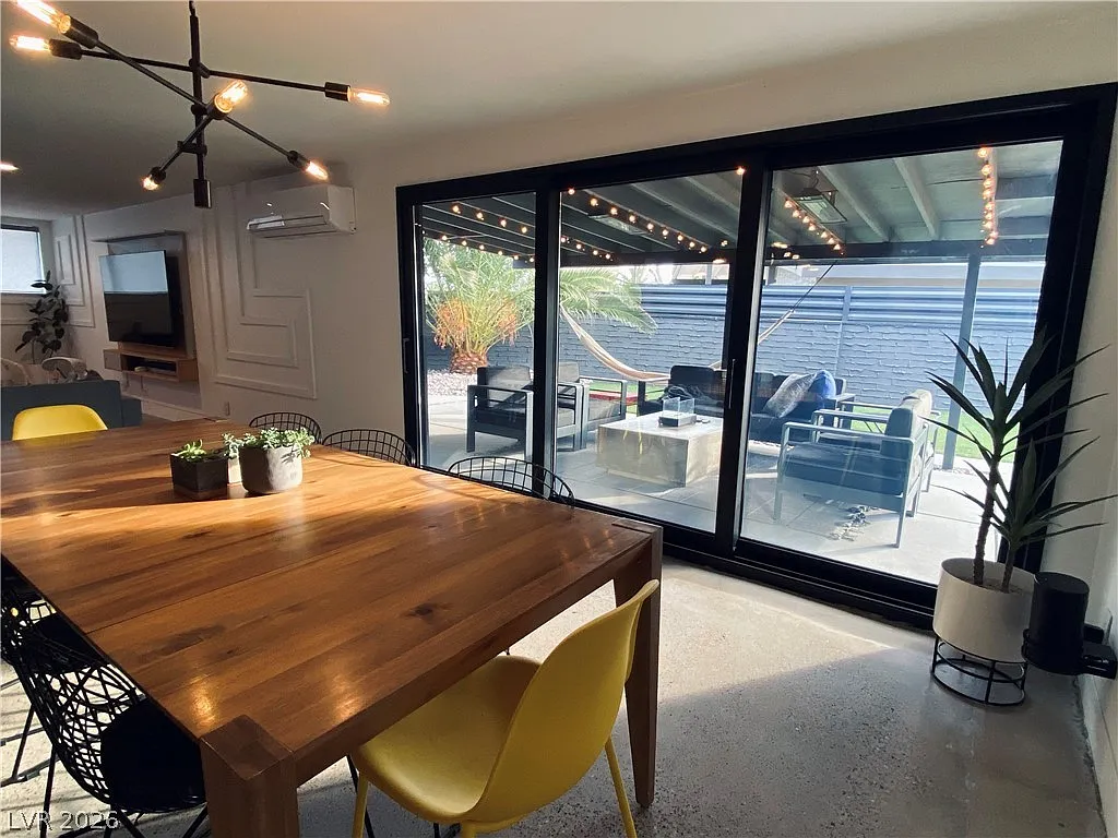 3 bed, 3.0 bath, 2402 sqft, $4,250 — Photo 4