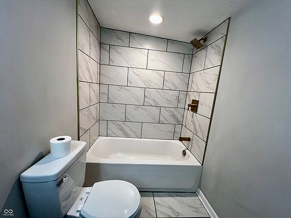 5th image of 901 Revello St