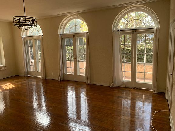3rd image of 620 S Ardmore Ave APT 1