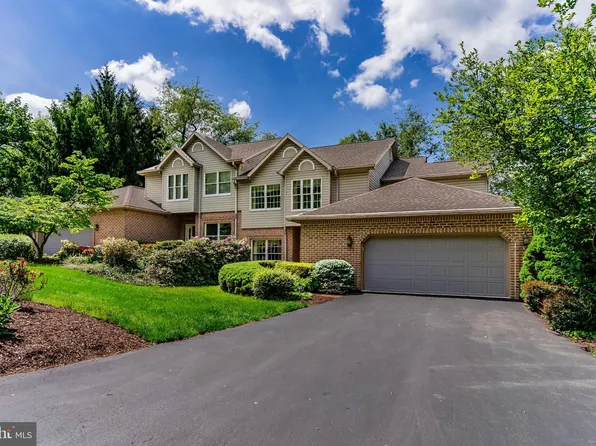 504 Bridgeview Dr, Lemoyne, PA 17043