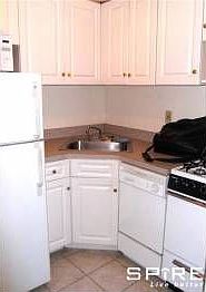 4th image of 30 W 74th St APT 3B