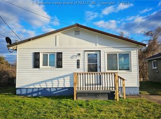 410 King St, Dunbar, WV 25064