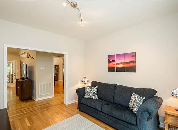 3rd image of 4522 Rockwood Dr #36