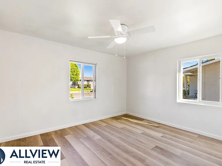 452 South Shaffer Street — Photo 14