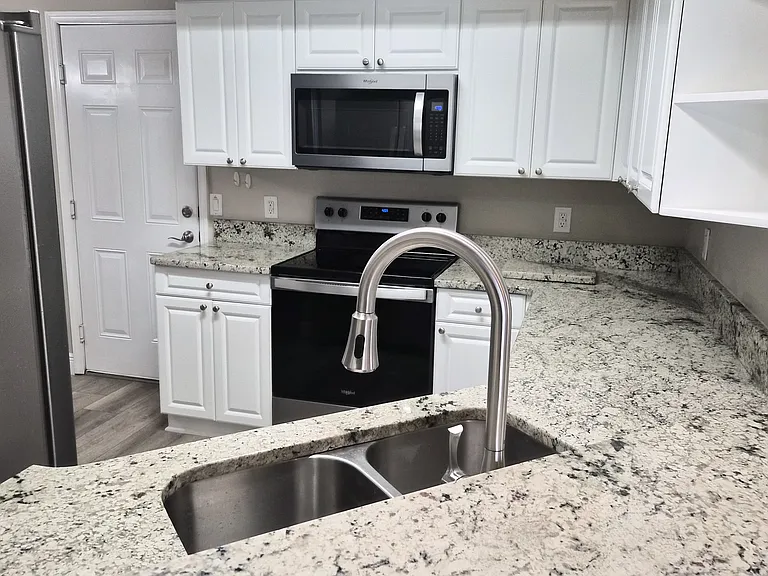 5281 Bowline Ct — Photo 3