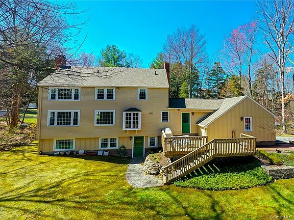 2nd image of 9 Blueberry Ln