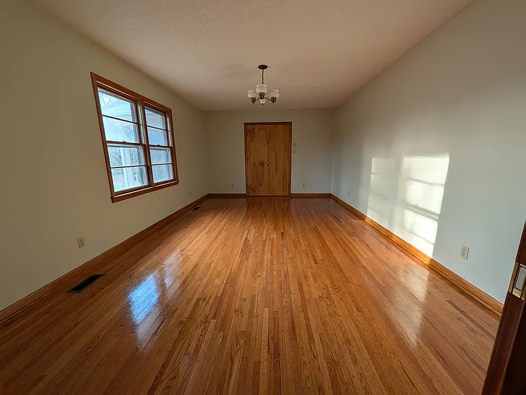 805 Edgewood Rd — Photo 4