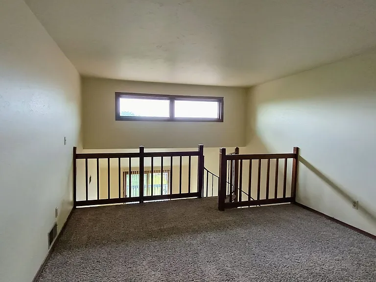 Pheasant Run Apartments — Photo 31