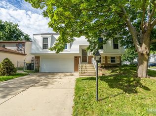 730 Meade Ln, Roselle, IL 60172