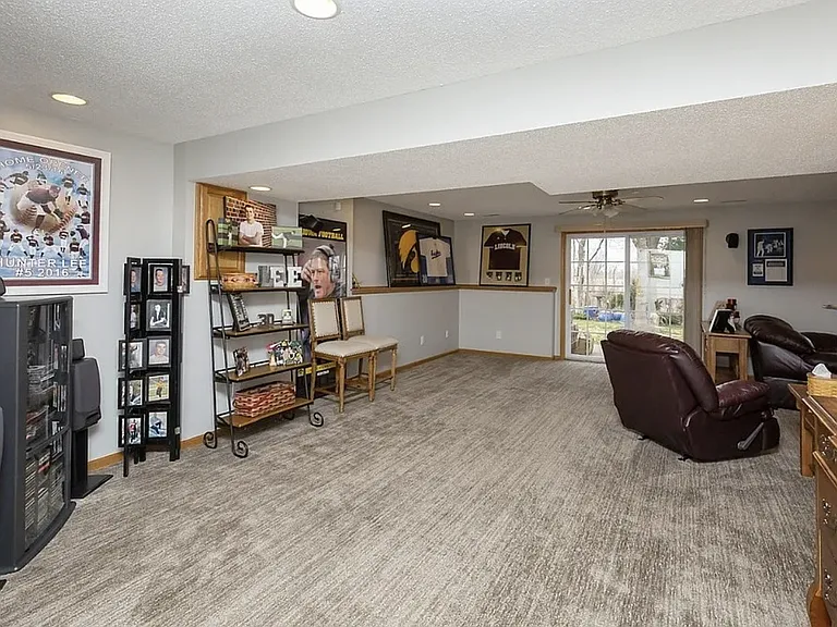 2901 E Diehl Ave — Photo 14