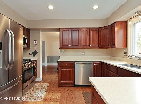 3rd image of 729 Liberty Bell Ln