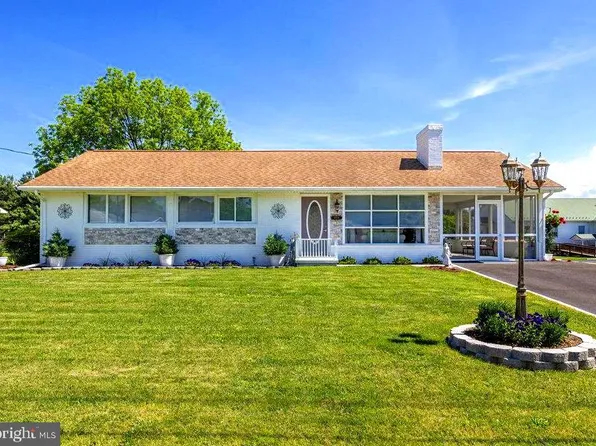 315 S Court St, Luray, VA 22835