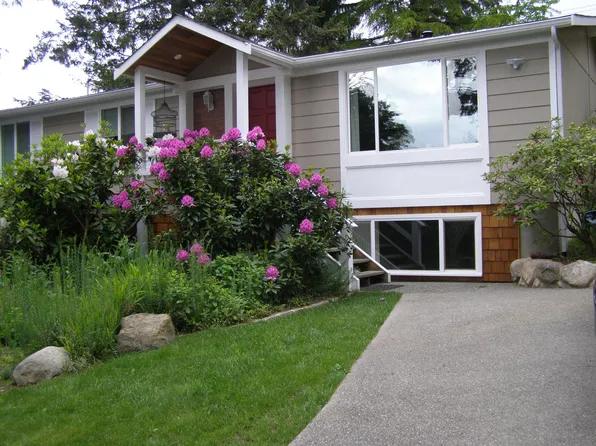 480 Grow Pl NW, Bainbridge Island, WA 98110