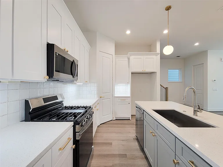 7705 Earl Rudder Way — Photo 30