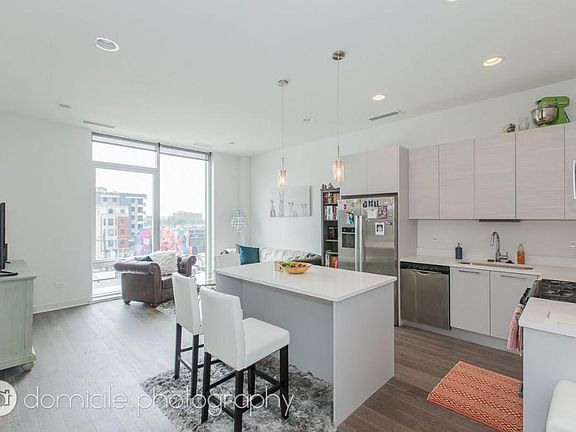 5th image of 862 N Franklin St #405
