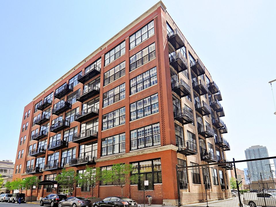 1st image of 525 W Superior St APT 530