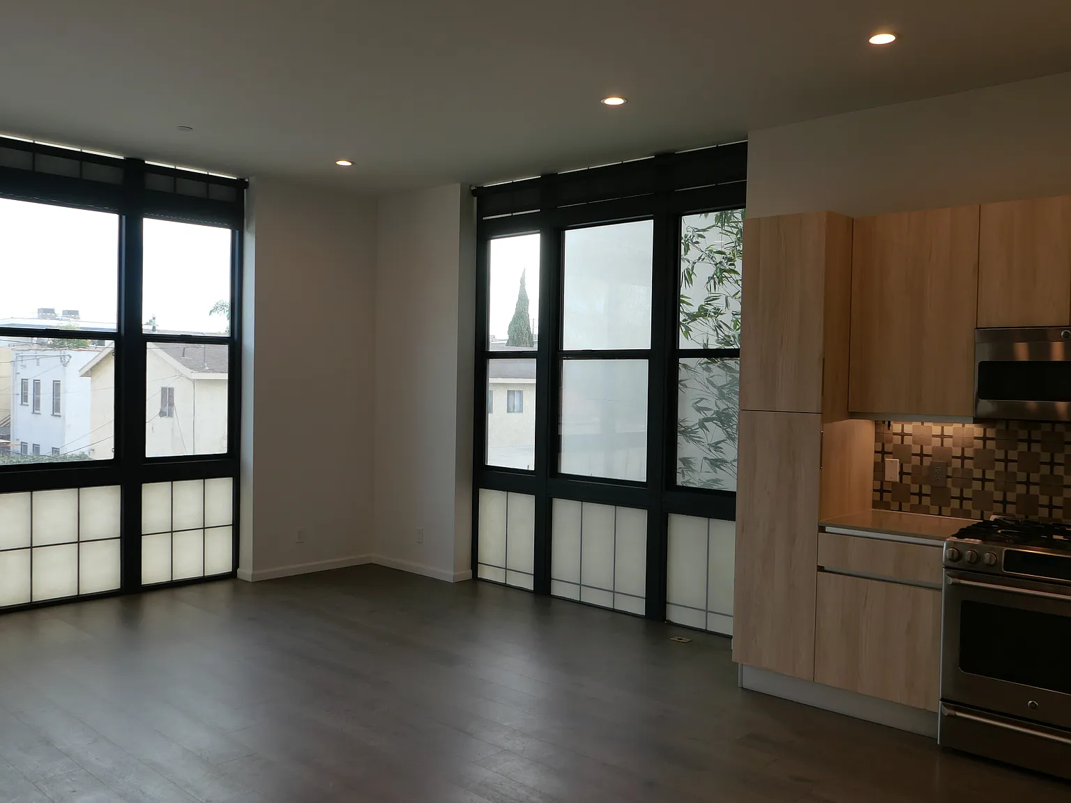 3 bed, 2020 sqft, $6,050 — Photo 2