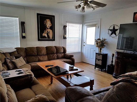 3rd image of 1502 Tanglewood Ln