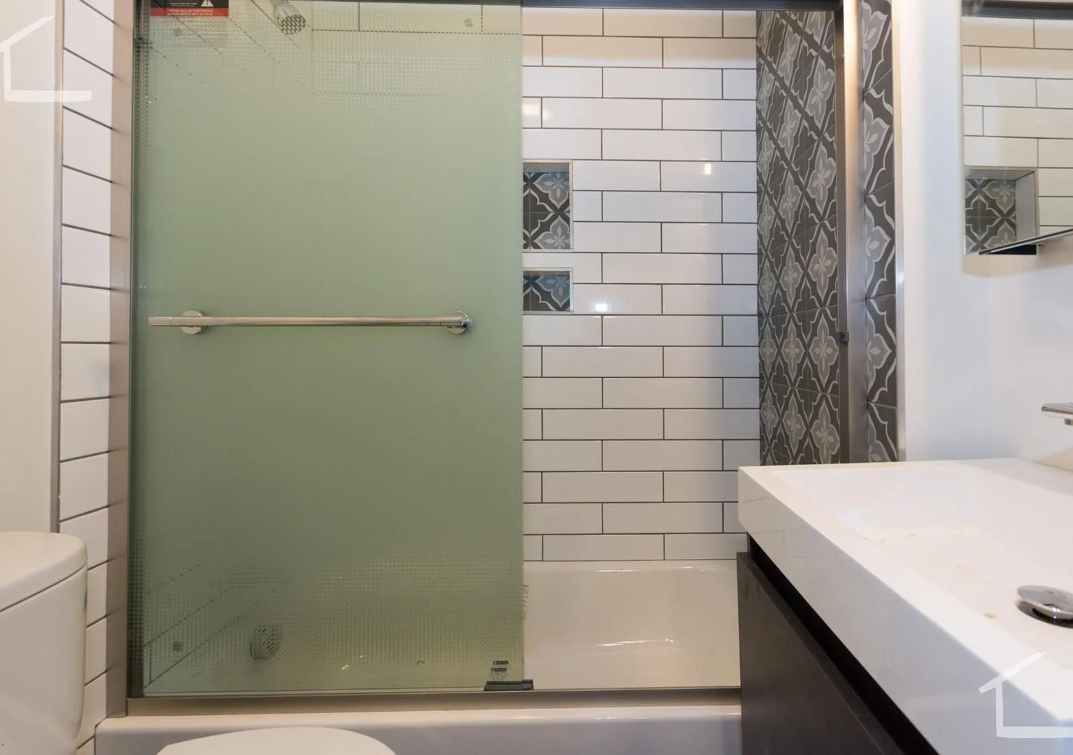 Excellent 3 Bed! — Photo 4