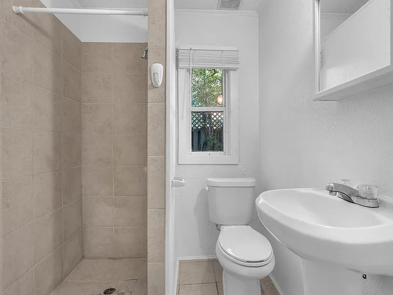 612 32nd St #B — Photo 19