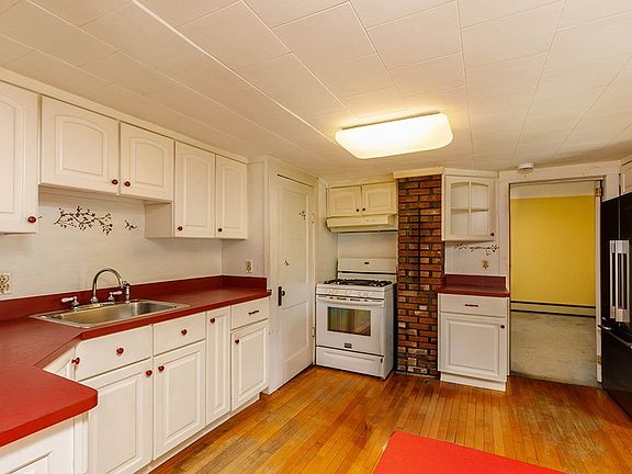 5th image of 343 Lake Rd