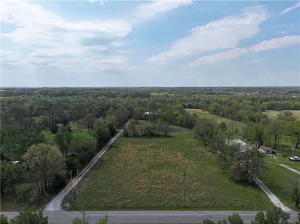 Spruce Dr, Goodman, MO 64843