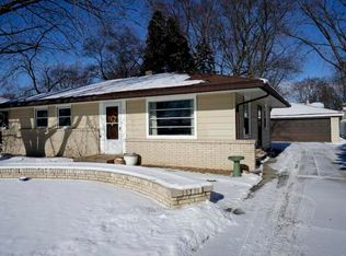 4718 Mohawk Rd, Rockford, IL 61107