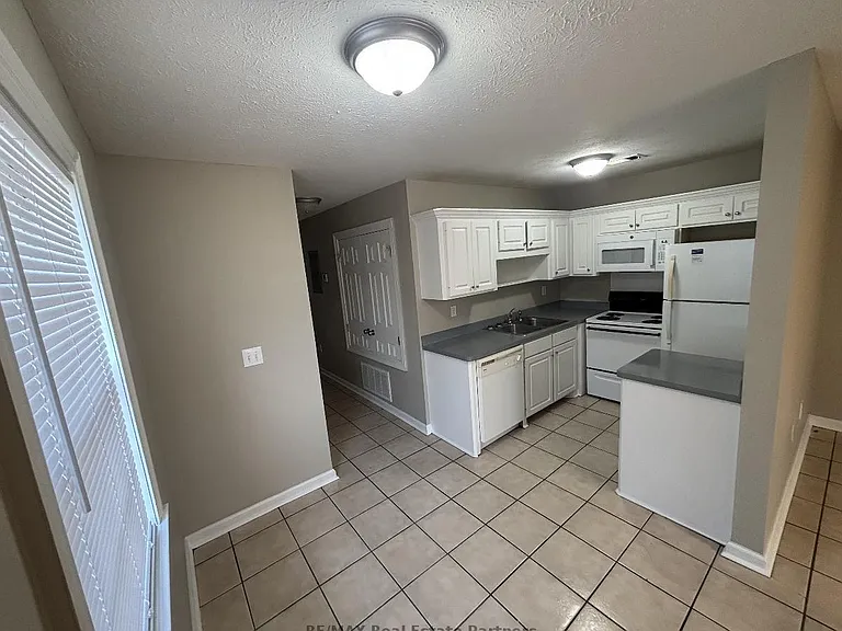 2503 W 7th St #27 — Photo 7